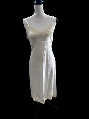 Classic Cream Lace-Trim Slip with Adjustable Straps Wonder Maid